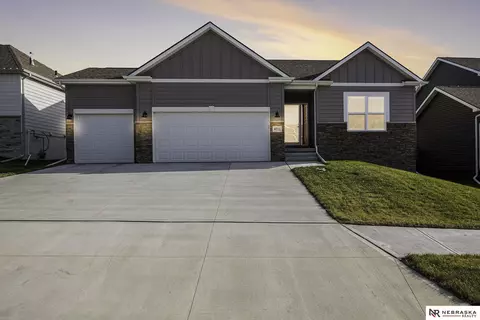 4711 N 210th Ave, Elkhorn, NE 68022