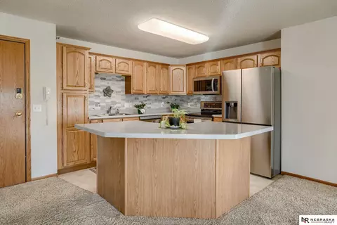 7005 S 74th St #208, La Vista, NE 68128