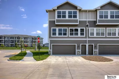 20880 S Ct, Elkhorn, NE 68022