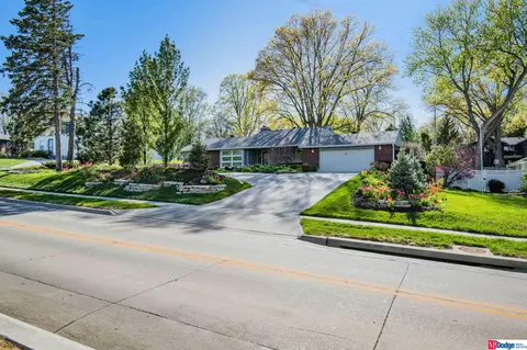 530 S 84th St, Omaha, NE 68114