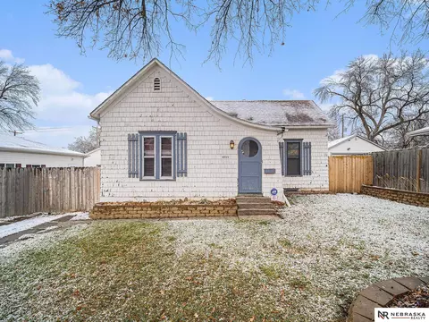 4618 Greenwood St, Lincoln, NE 68504