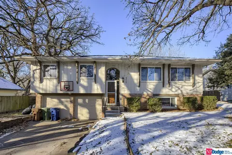 212 Bellevue Blvd S, Bellevue, NE 68005