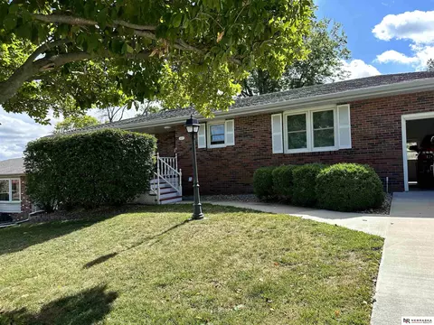 4617 Borman St, Omaha, NE 68157