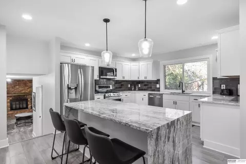 13716 Shirley Cir, Omaha, NE 68144