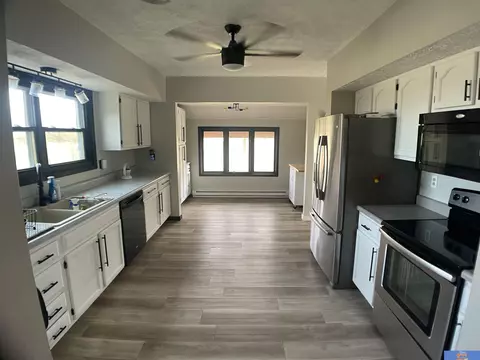 1032 Frontier Rd, Beatrice, NE 68310 photo 4