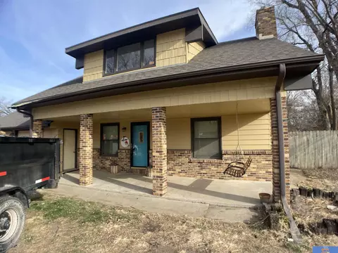 1032 Frontier Rd, Beatrice, NE 68310