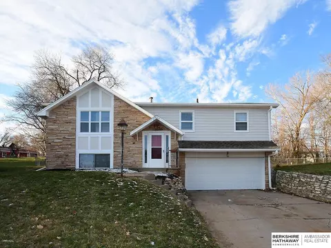 3989 Scott St, Omaha, NE 68112