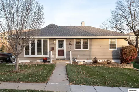 5027 Sunset Dr, Ralston, NE 68127