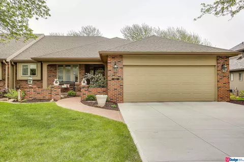 1211 N 97th Plz, Omaha, NE 68114