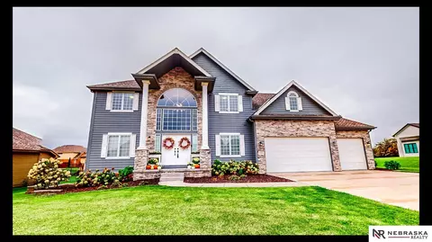 11557 Scott St, Omaha, NE 68142