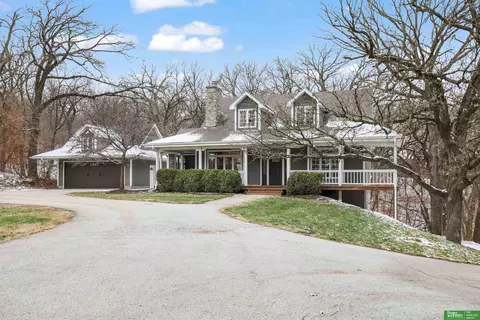 2065 Hawks Ln, Fort Calhoun, NE 68023