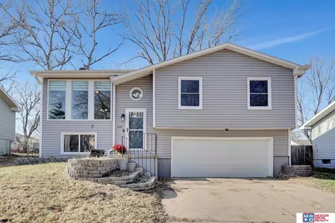 6131 NW 11th St, Lincoln, NE 68521