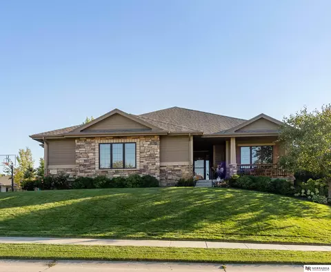 17101 Cypress Dr, Omaha, NE 68136