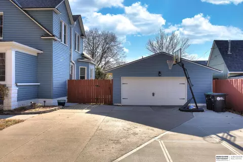 3211 Wright St, Omaha, NE 68105 photo 2