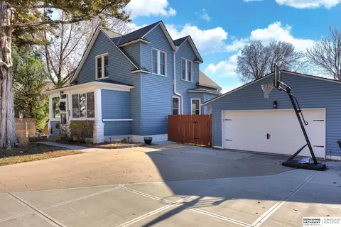 3211 Wright St, Omaha, NE 68105