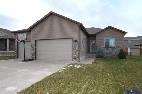 9211 Colby St, Lincoln, NE 68505