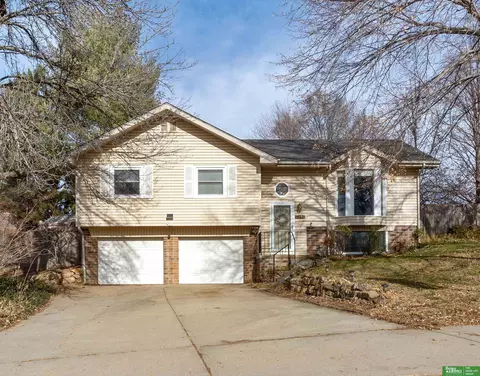 7910 Craig Cir, Omaha, NE 68122