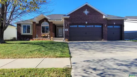 1818 Kennedy Dr, Lincoln, NE 68521