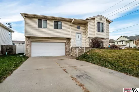 1402 S 10th St, Council Bluffs, IA 51501