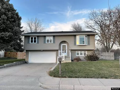 2138 E 5th St E, Fremont, NE 68025