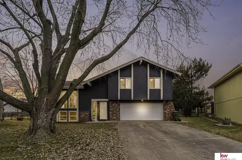 9805 S 22 Cir, Bellevue, NE 68123