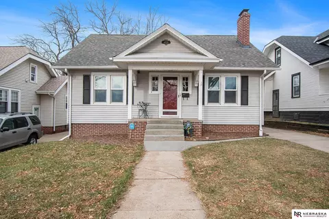 4666 Woolworth Ave, Omaha, NE 68106