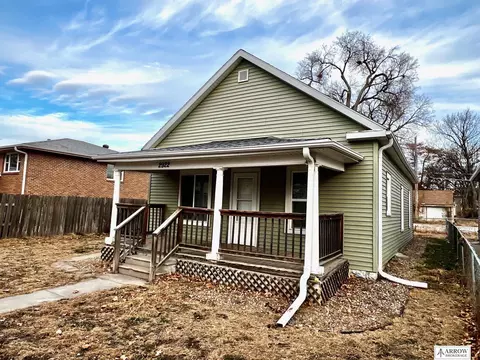 2922 Dudley St, Lincoln, NE 68503