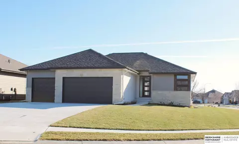 12723 Scott St, Omaha, NE 68142