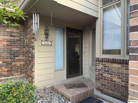 9606 Southby Plz, Omaha, NE 68124