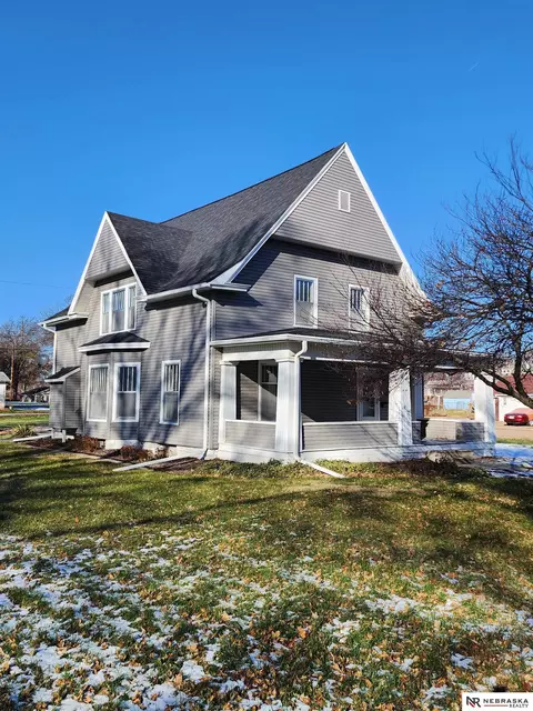 823 N 12th St, Beatrice, NE 68310