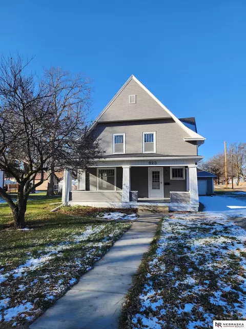 823 N 12th St, Beatrice, NE 68310 photo 2