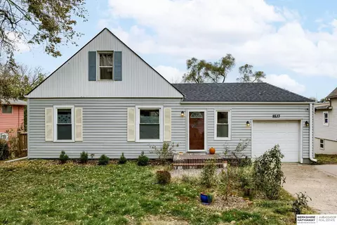 8833 Lake St, Omaha, NE 68134