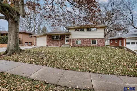 8020 Vine St, Lincoln, NE 68505