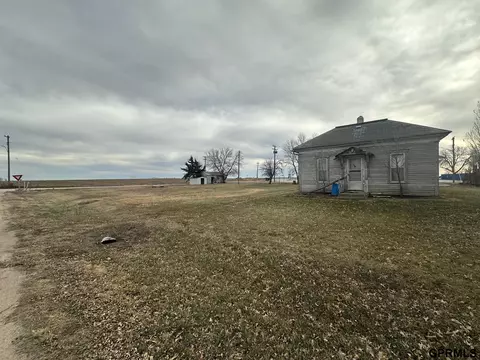 707 Jefferson St, Daykin, NE 68338