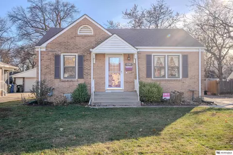 3761 B St, Lincoln, NE 68510