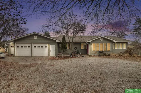 7640 Northridge Cir, Omaha, NE 68122