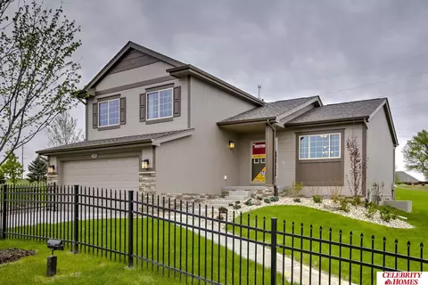 1812 Tammy St, Bellevue, NE 68123