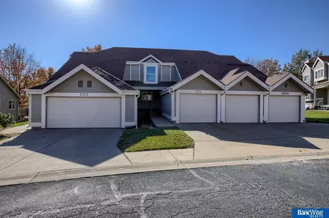 2911 Drawbridge Ct, Lincoln, NE 68516