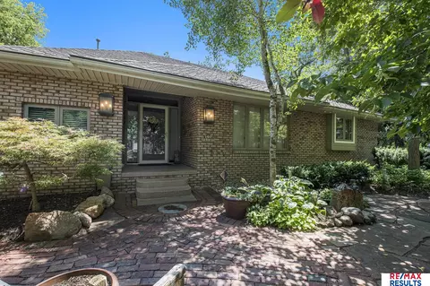 103 Olde Hickory Rd, Bellevue, NE 68005