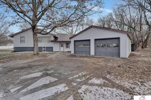904 Sycamore Ave, Crete, NE 68333