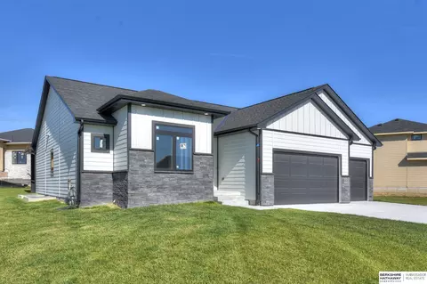 9914 S 184th St, Omaha, NE 68136