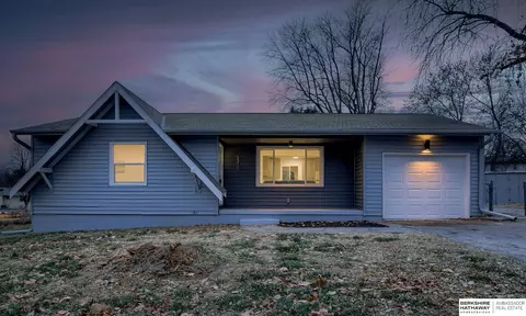 5318 N 61 Ave, Omaha, NE 68104