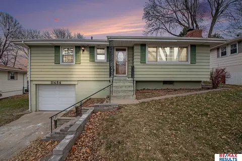 11434 R St, Omaha, NE 68137