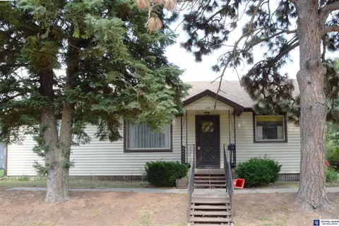 208 Cherry St, Friend, NE 68359