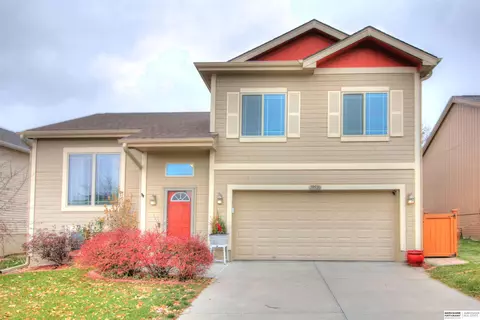 19520 Gail Ave, Omaha, NE 68135