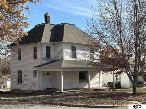 1624 Lane St, Falls City, NE 68355