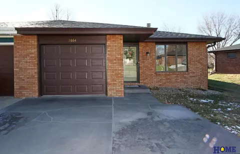 1664 Eastridge Ave, Seward, NE 68434
