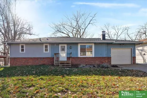 4661 Schroeder Dr, Omaha, NE 68157