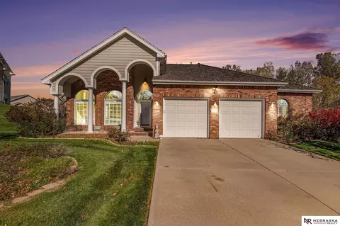 101 S 166th St, Omaha, NE 68118