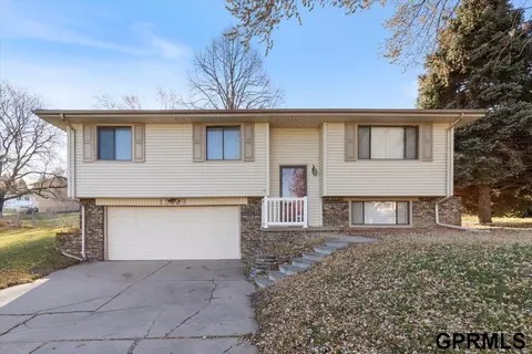 13623 Z St, Omaha, NE 68137